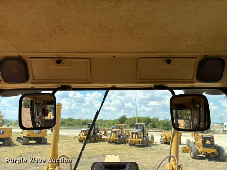 image for item FN3607 2001 Caterpillar 140H motor grader