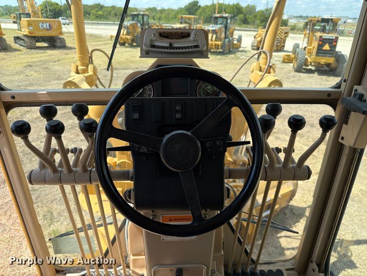 image for item FN3607 2001 Caterpillar 140H motor grader