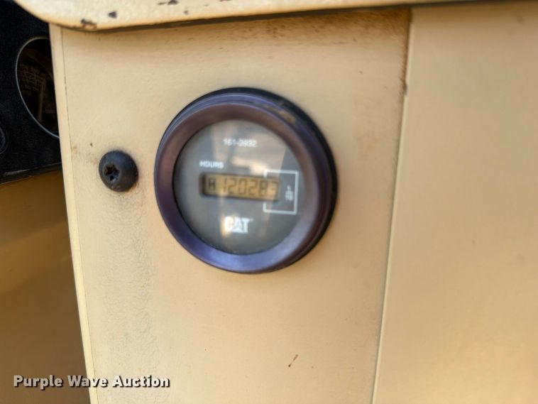 image for item FN3607 2001 Caterpillar 140H motor grader