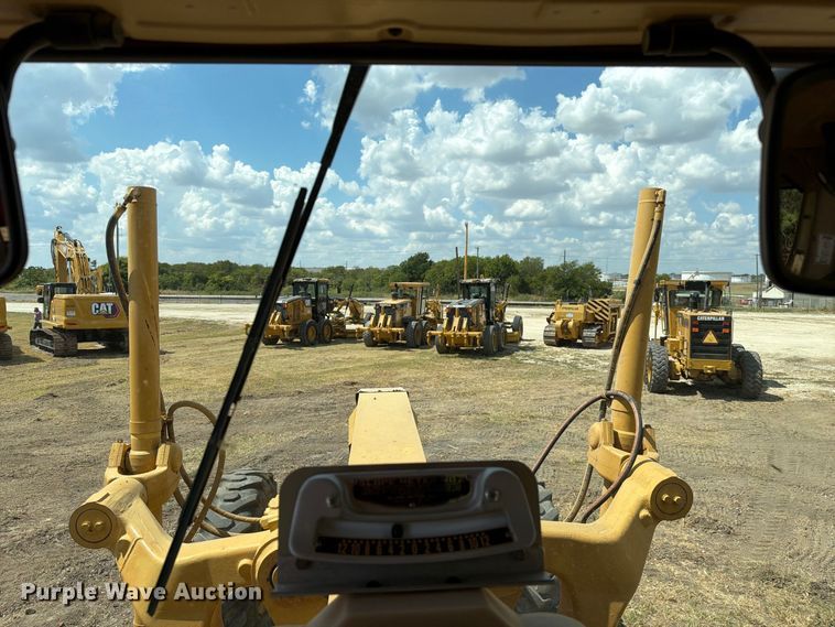image for item FN3607 2001 Caterpillar 140H motor grader