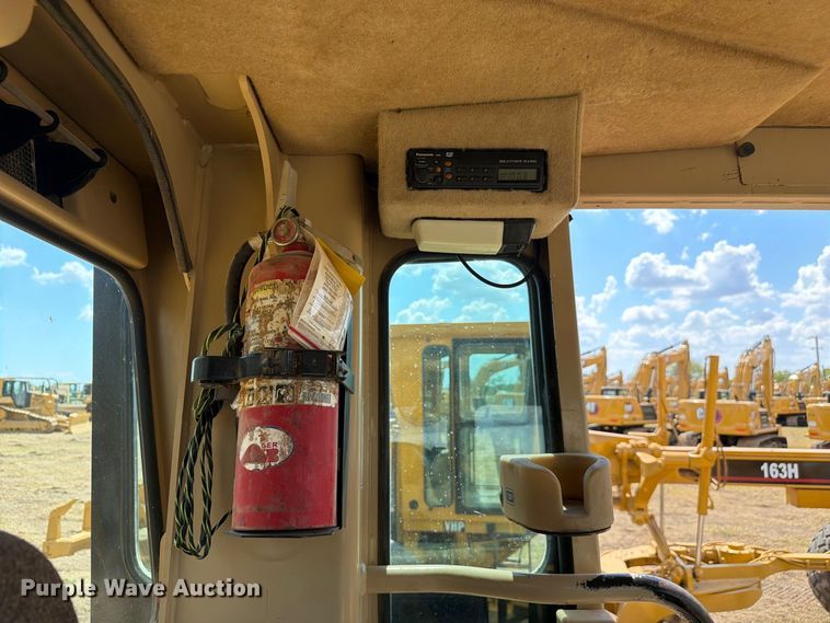 image for item FN3607 2001 Caterpillar 140H motor grader