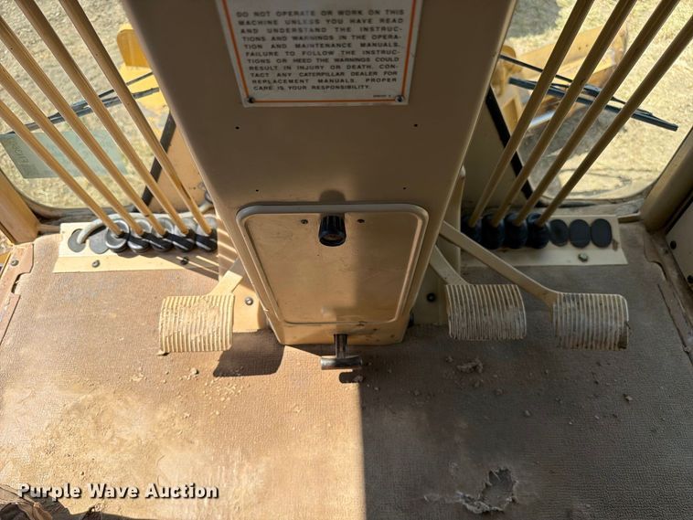 image for item FN3607 2001 Caterpillar 140H motor grader