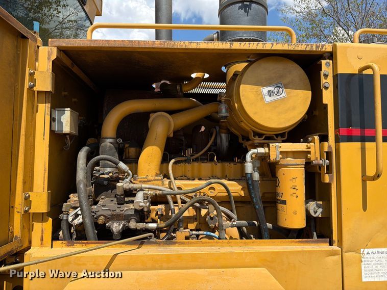 image for item FN3607 2001 Caterpillar 140H motor grader