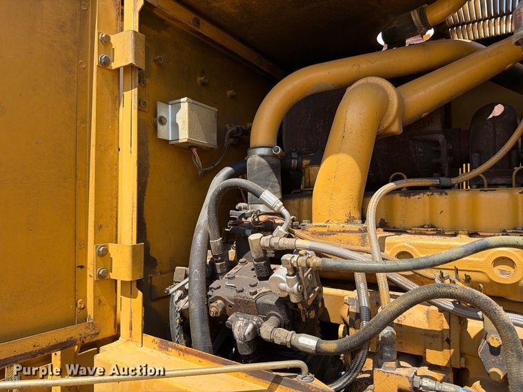 image for item FN3607 2001 Caterpillar 140H motor grader