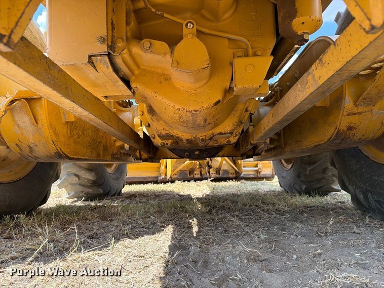 image for item FN3607 2001 Caterpillar 140H motor grader