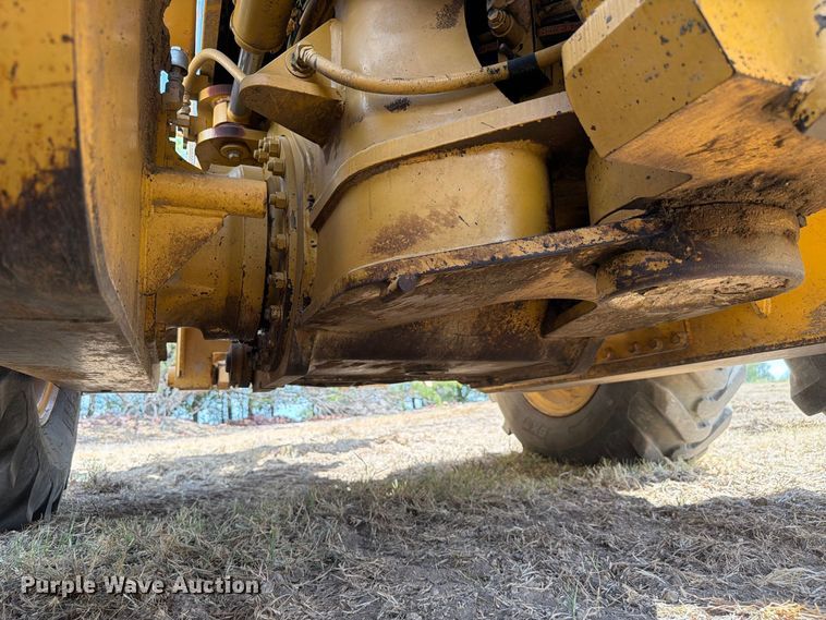 image for item FN3607 2001 Caterpillar 140H motor grader
