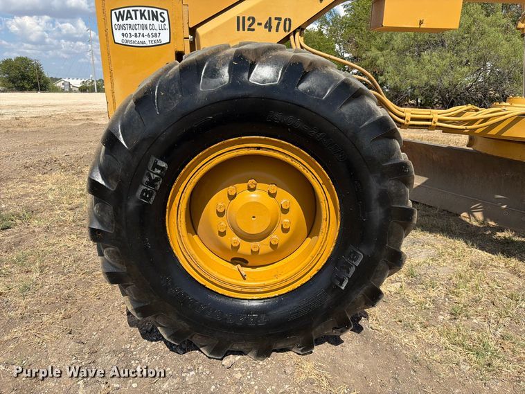 image for item FN3607 2001 Caterpillar 140H motor grader