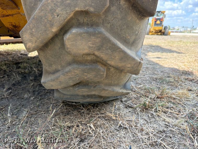 image for item FN3607 2001 Caterpillar 140H motor grader