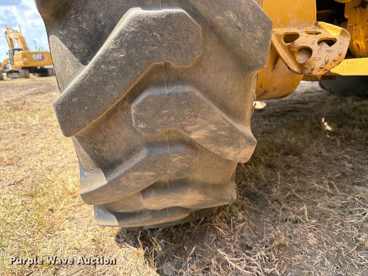image for item FN3607 2001 Caterpillar 140H motor grader