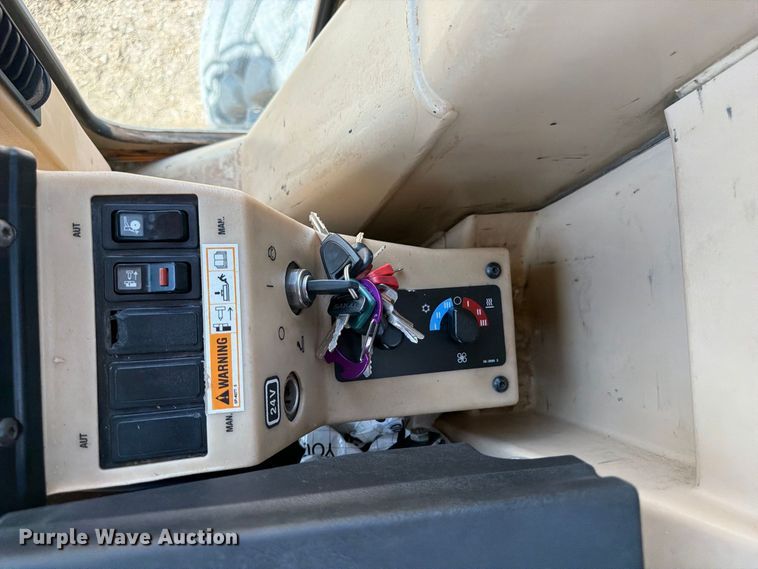 image for item FN3608 2005 Caterpillar 163H VHP motor grader
