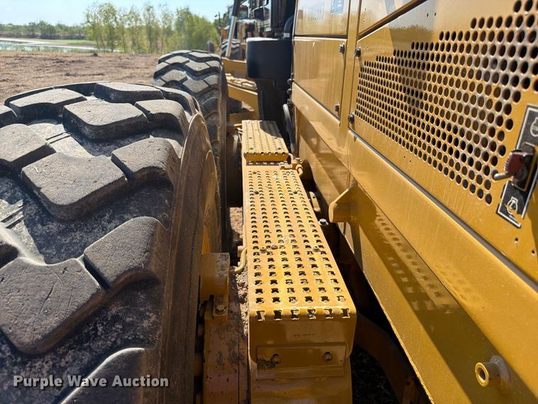 image for item FN3611 2011 Caterpillar 140M motor grader