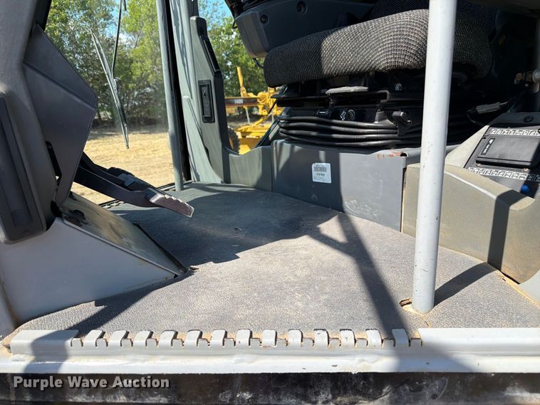 image for item FN3611 2011 Caterpillar 140M motor grader