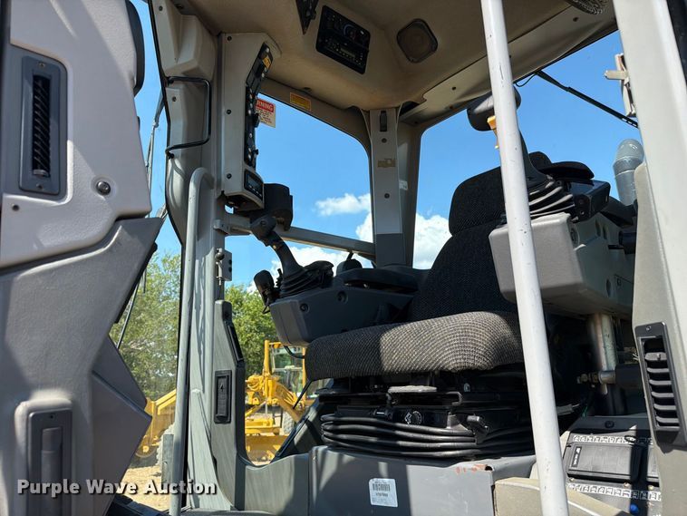image for item FN3611 2011 Caterpillar 140M motor grader