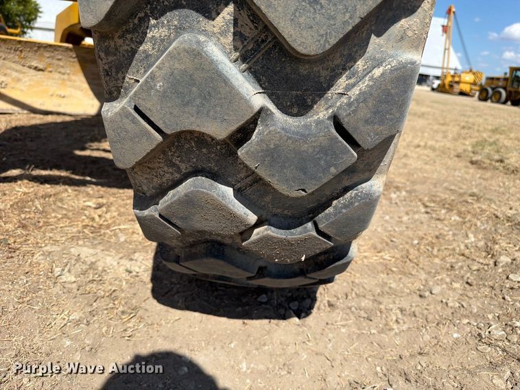 image for item FN3611 2011 Caterpillar 140M motor grader