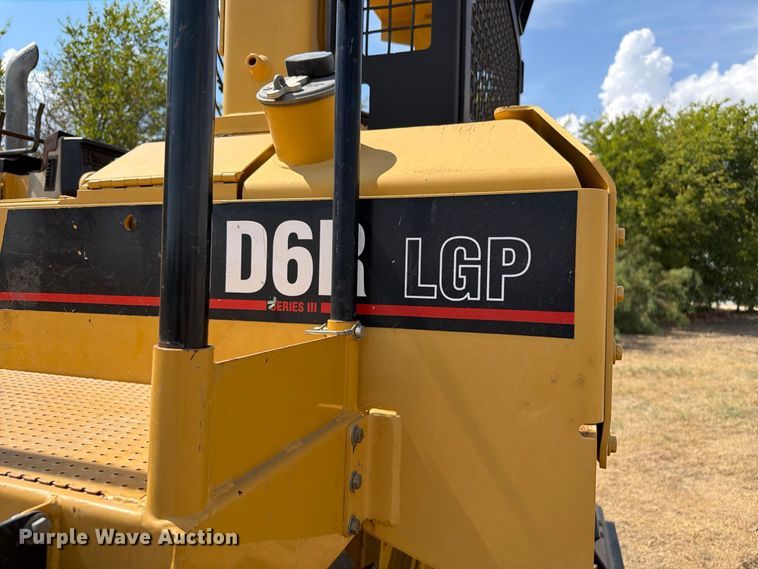 image for item FN3629 2006 Caterpillar D6R LGP Series III with 572 pipelayer