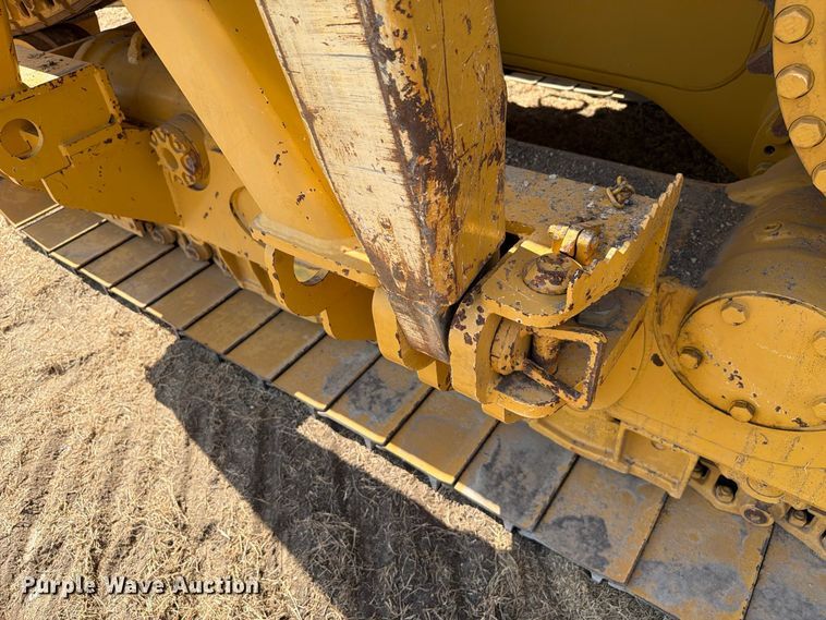 image for item FN3629 2006 Caterpillar D6R LGP Series III with 572 pipelayer