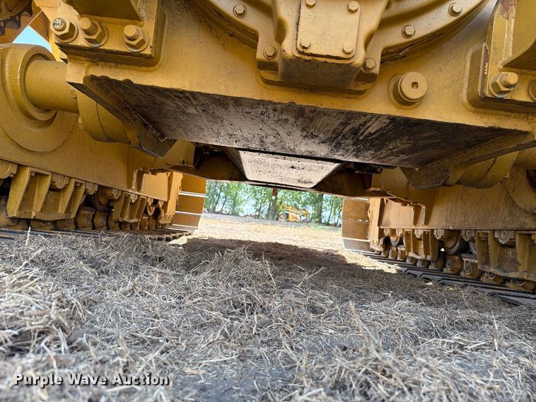 image for item FN3629 2006 Caterpillar D6R LGP Series III with 572 pipelayer