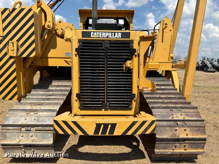 image for item FN3629 2006 Caterpillar D6R LGP Series III with 572 pipelayer