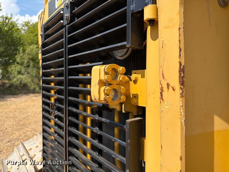 image for item FN3629 2006 Caterpillar D6R LGP Series III with 572 pipelayer