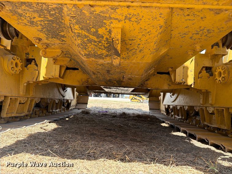 image for item FN3629 2006 Caterpillar D6R LGP Series III with 572 pipelayer
