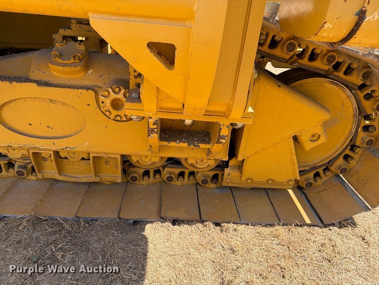 image for item FN3629 2006 Caterpillar D6R LGP Series III with 572 pipelayer