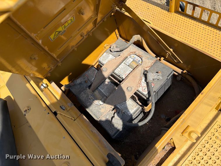 image for item FN3629 2006 Caterpillar D6R LGP Series III with 572 pipelayer