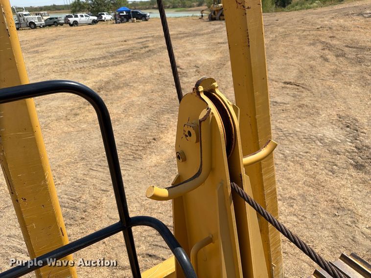 image for item FN3629 2006 Caterpillar D6R LGP Series III with 572 pipelayer