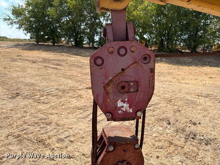 image for item FN3629 2006 Caterpillar D6R LGP Series III with 572 pipelayer