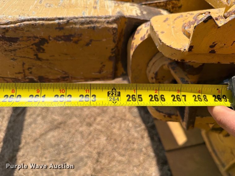 image for item FN3629 2006 Caterpillar D6R LGP Series III with 572 pipelayer