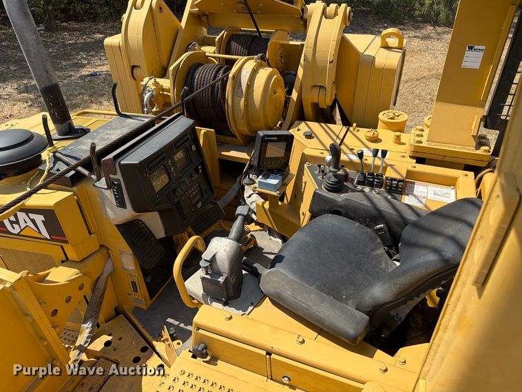 image for item FN3629 2006 Caterpillar D6R LGP Series III with 572 pipelayer