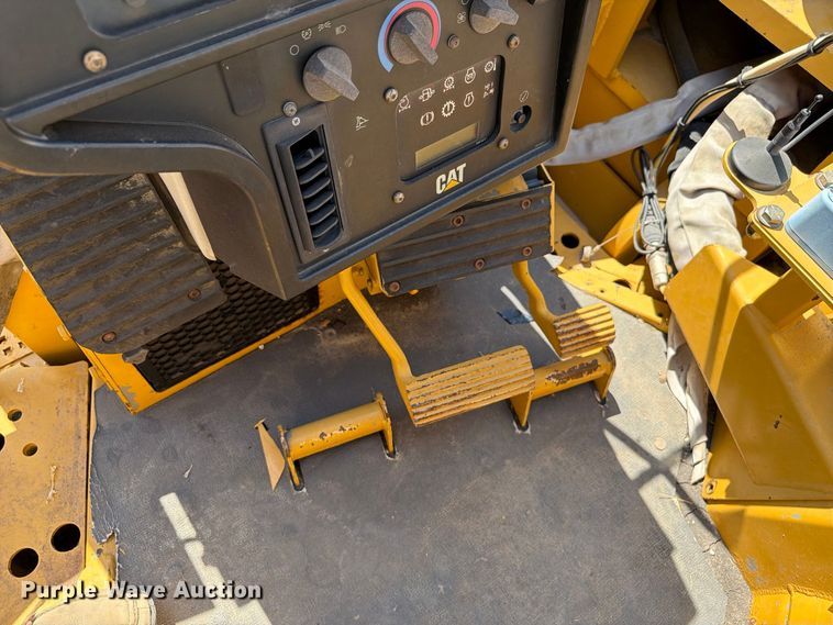 image for item FN3629 2006 Caterpillar D6R LGP Series III with 572 pipelayer