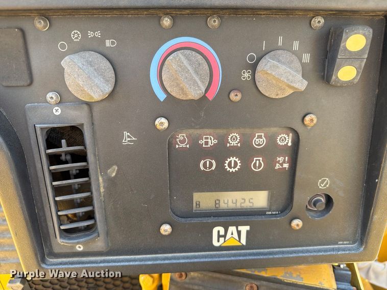 image for item FN3629 2006 Caterpillar D6R LGP Series III with 572 pipelayer
