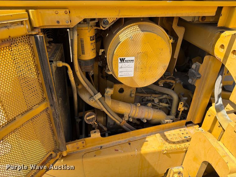 image for item FN3629 2006 Caterpillar D6R LGP Series III with 572 pipelayer