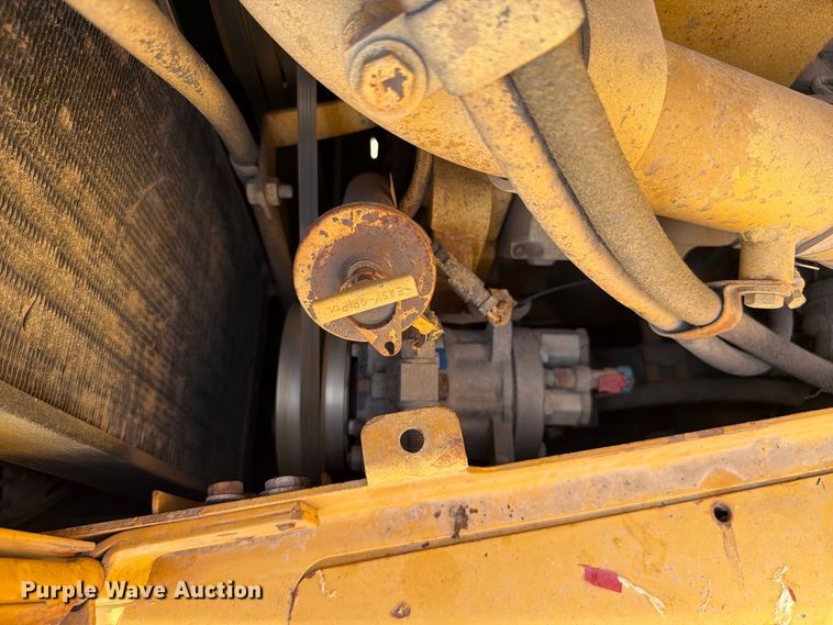 image for item FN3629 2006 Caterpillar D6R LGP Series III with 572 pipelayer