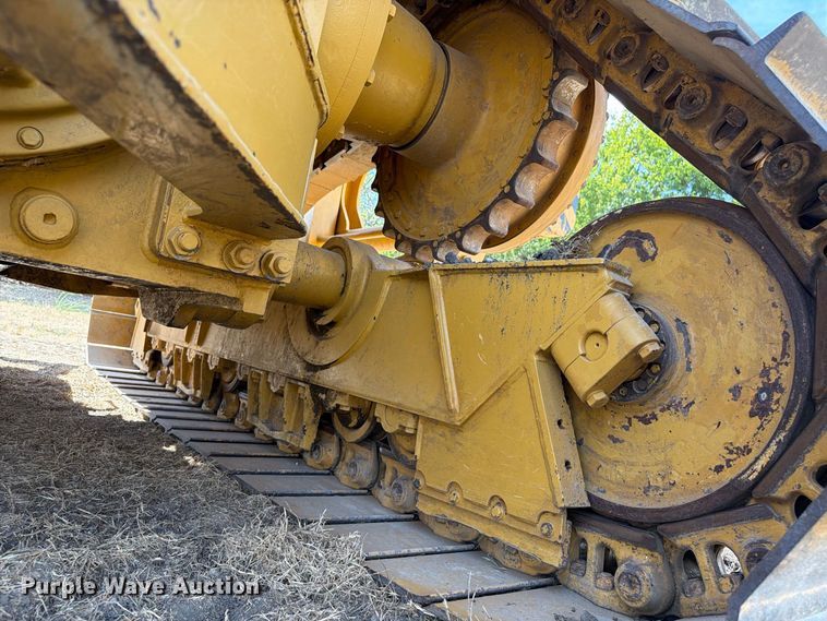 image for item FN3629 2006 Caterpillar D6R LGP Series III with 572 pipelayer
