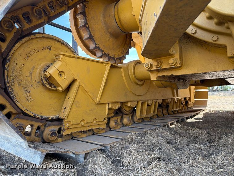 image for item FN3629 2006 Caterpillar D6R LGP Series III with 572 pipelayer