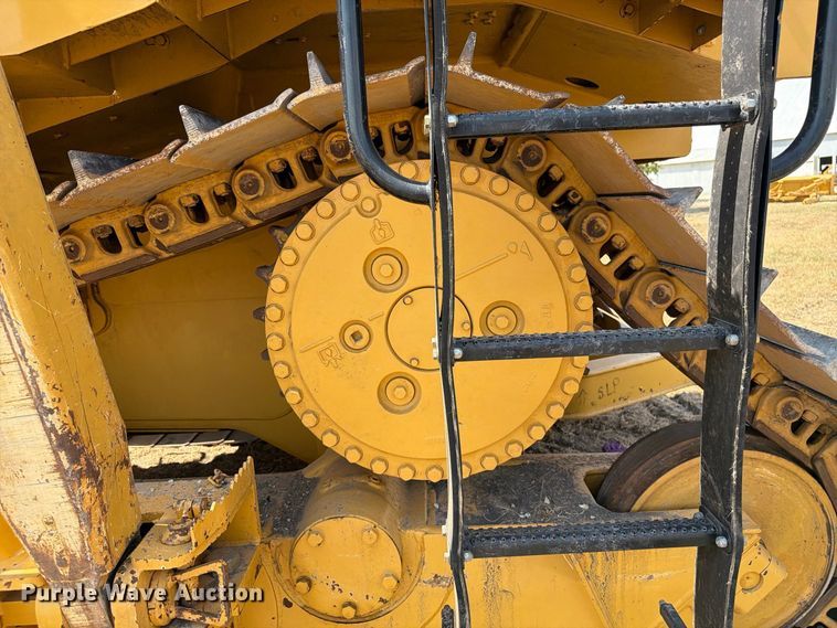 image for item FN3629 2006 Caterpillar D6R LGP Series III with 572 pipelayer