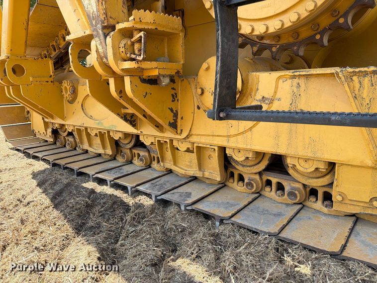 image for item FN3629 2006 Caterpillar D6R LGP Series III with 572 pipelayer