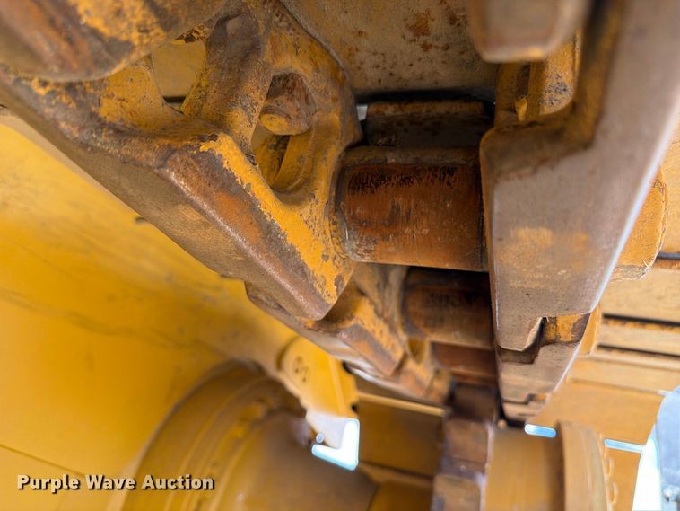 image for item FN3629 2006 Caterpillar D6R LGP Series III with 572 pipelayer