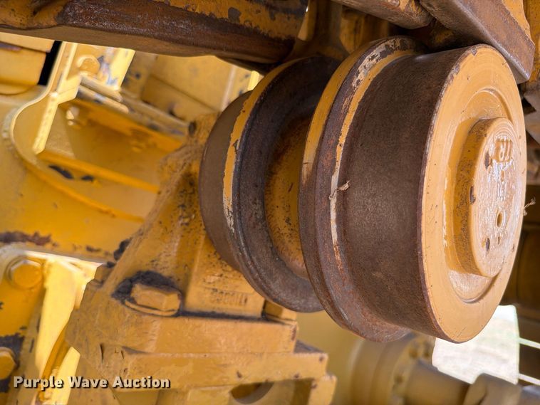 image for item FN3629 2006 Caterpillar D6R LGP Series III with 572 pipelayer