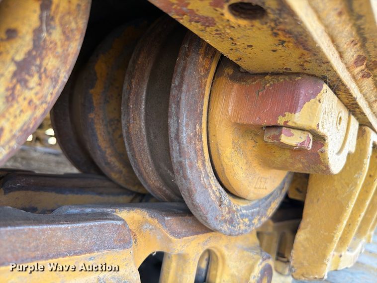 image for item FN3629 2006 Caterpillar D6R LGP Series III with 572 pipelayer
