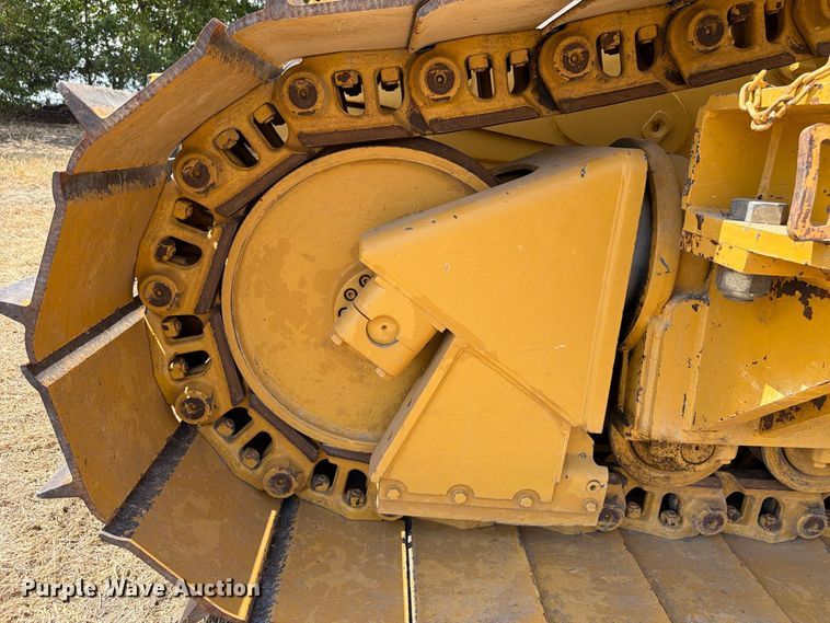 image for item FN3629 2006 Caterpillar D6R LGP Series III with 572 pipelayer