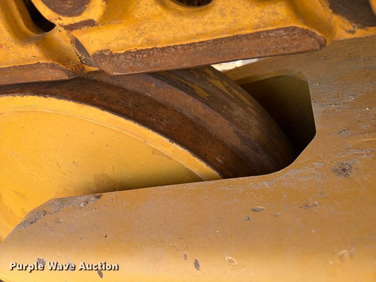 image for item FN3629 2006 Caterpillar D6R LGP Series III with 572 pipelayer
