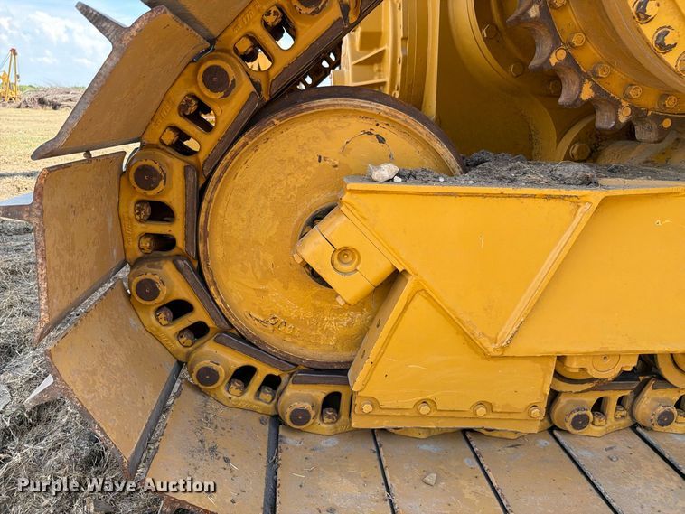 image for item FN3629 2006 Caterpillar D6R LGP Series III with 572 pipelayer