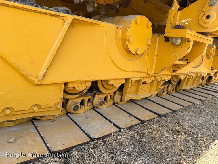 image for item FN3629 2006 Caterpillar D6R LGP Series III with 572 pipelayer