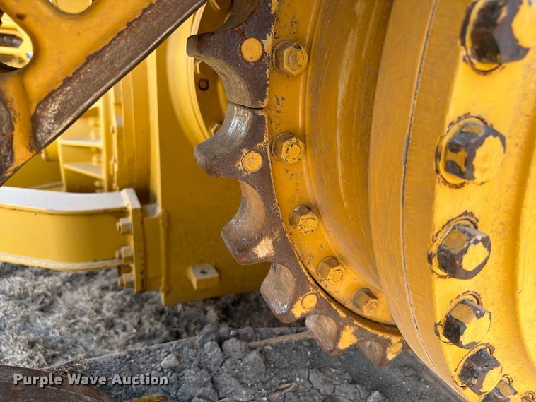 image for item FN3629 2006 Caterpillar D6R LGP Series III with 572 pipelayer