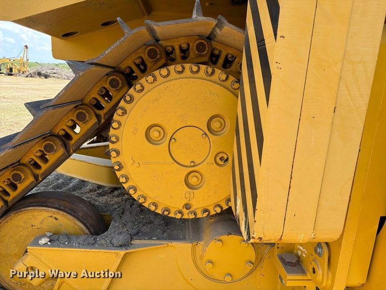 image for item FN3629 2006 Caterpillar D6R LGP Series III with 572 pipelayer