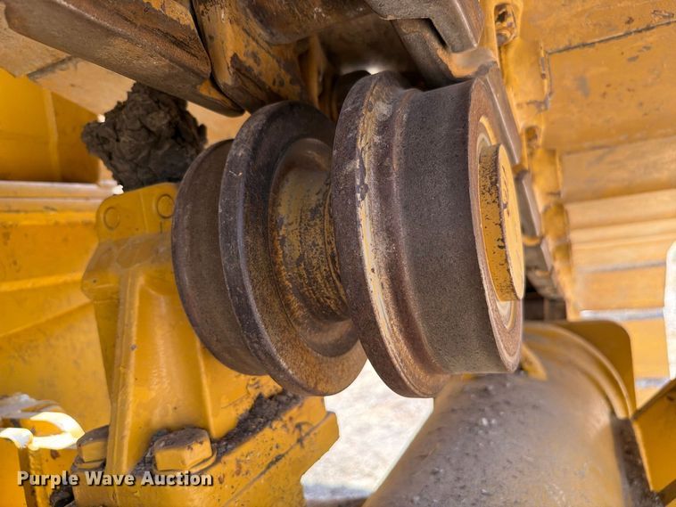 image for item FN3629 2006 Caterpillar D6R LGP Series III with 572 pipelayer