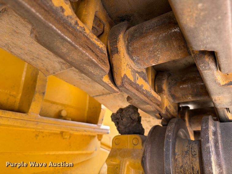image for item FN3629 2006 Caterpillar D6R LGP Series III with 572 pipelayer