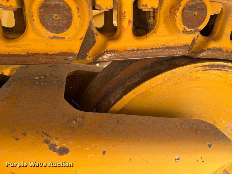 image for item FN3629 2006 Caterpillar D6R LGP Series III with 572 pipelayer